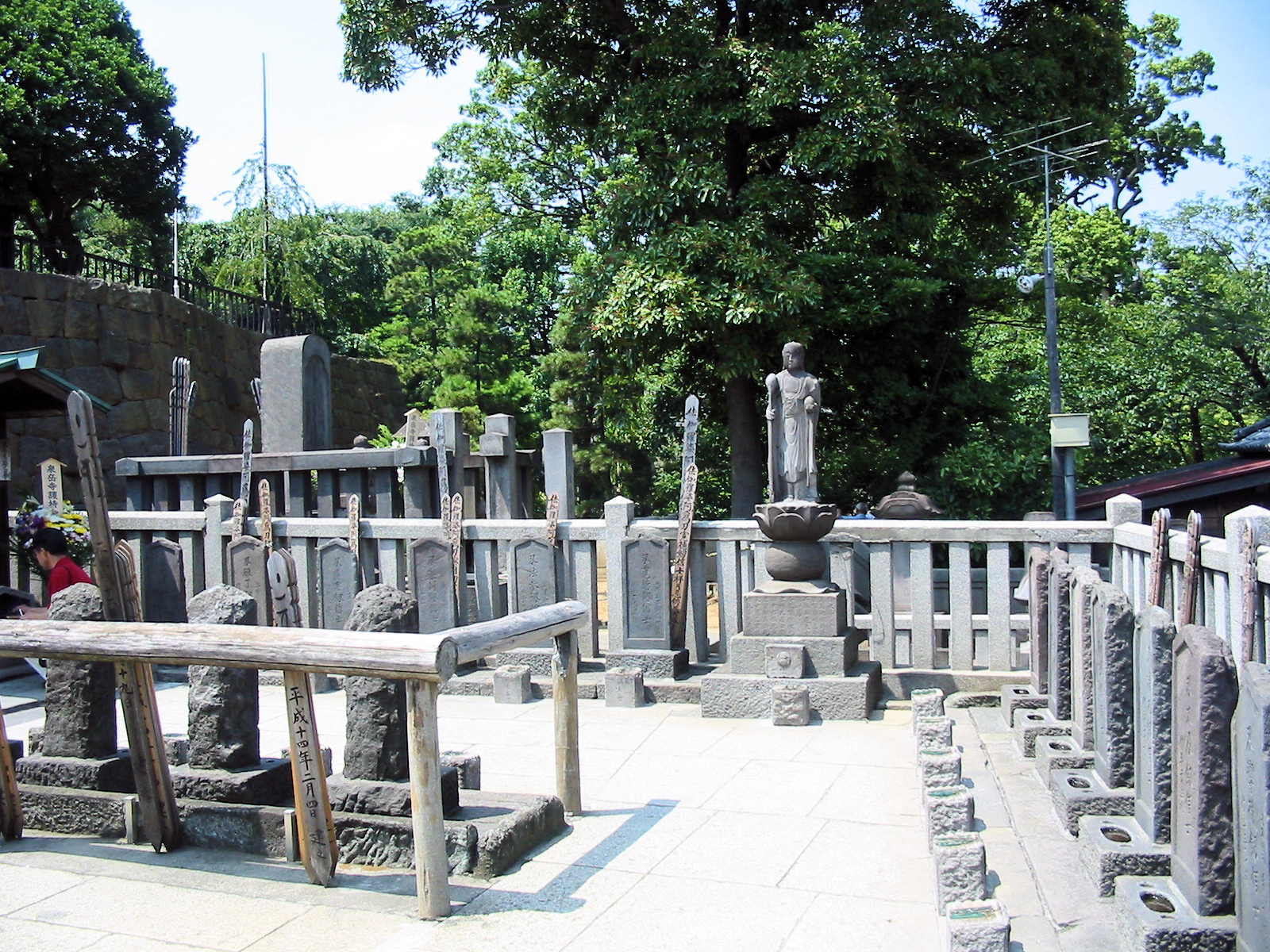 Graves of the 47 Ronin at Sengaku-ji temple, Tokyo.