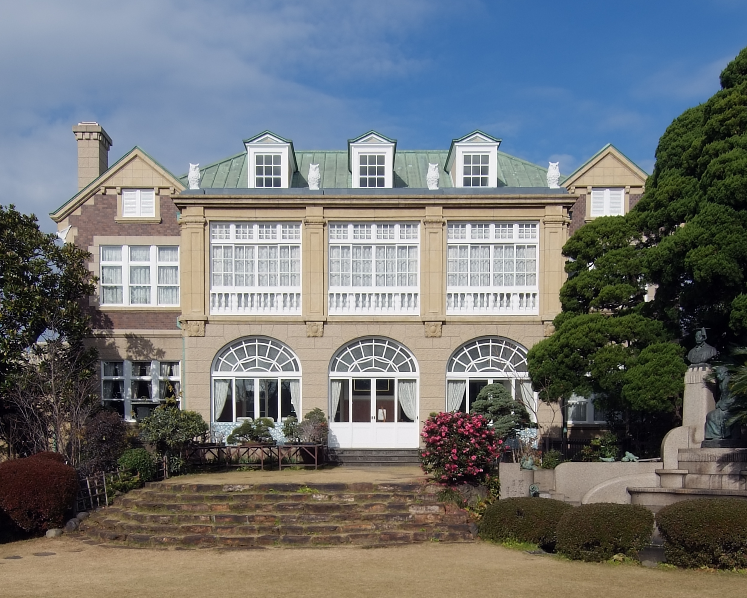 Hatoyama Hall (鳩山会館 Hatoyama Kaikan) is a hall which was a home of Ichiro Hatoyama and his famiry.The hall is located at Otowa, Bunkyo, Tokyo, Japan.