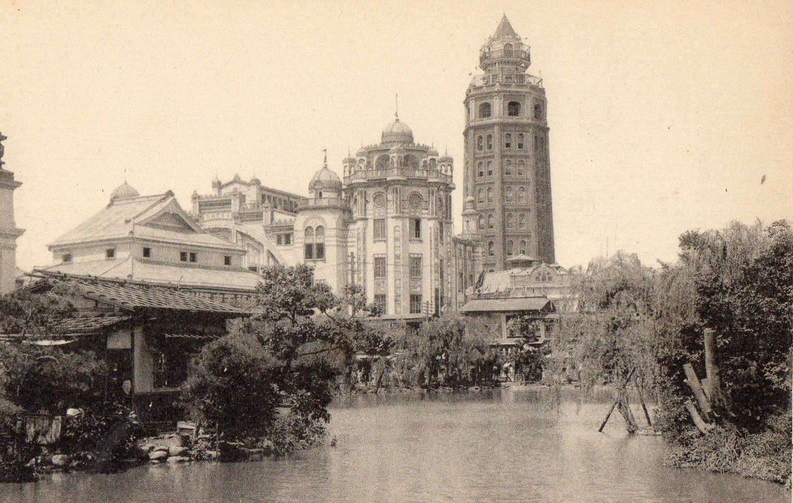 Ryōunkaku (凌雲閣) as depicted on a contemporary postcard