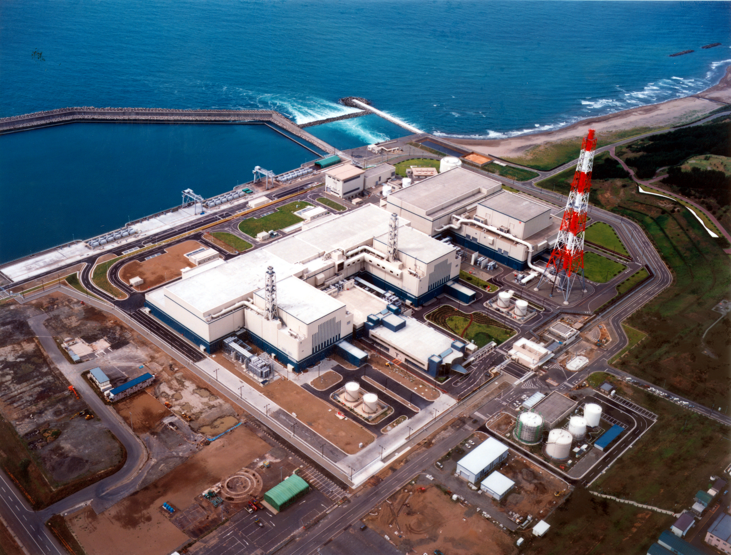 Kashiwazaki-Kariwa Nuclear Power Station, ABWR. (Kashiwazaki-Kariwa, Japan)

Photo Credit: Tokyo Electric Power Co., TEPCO