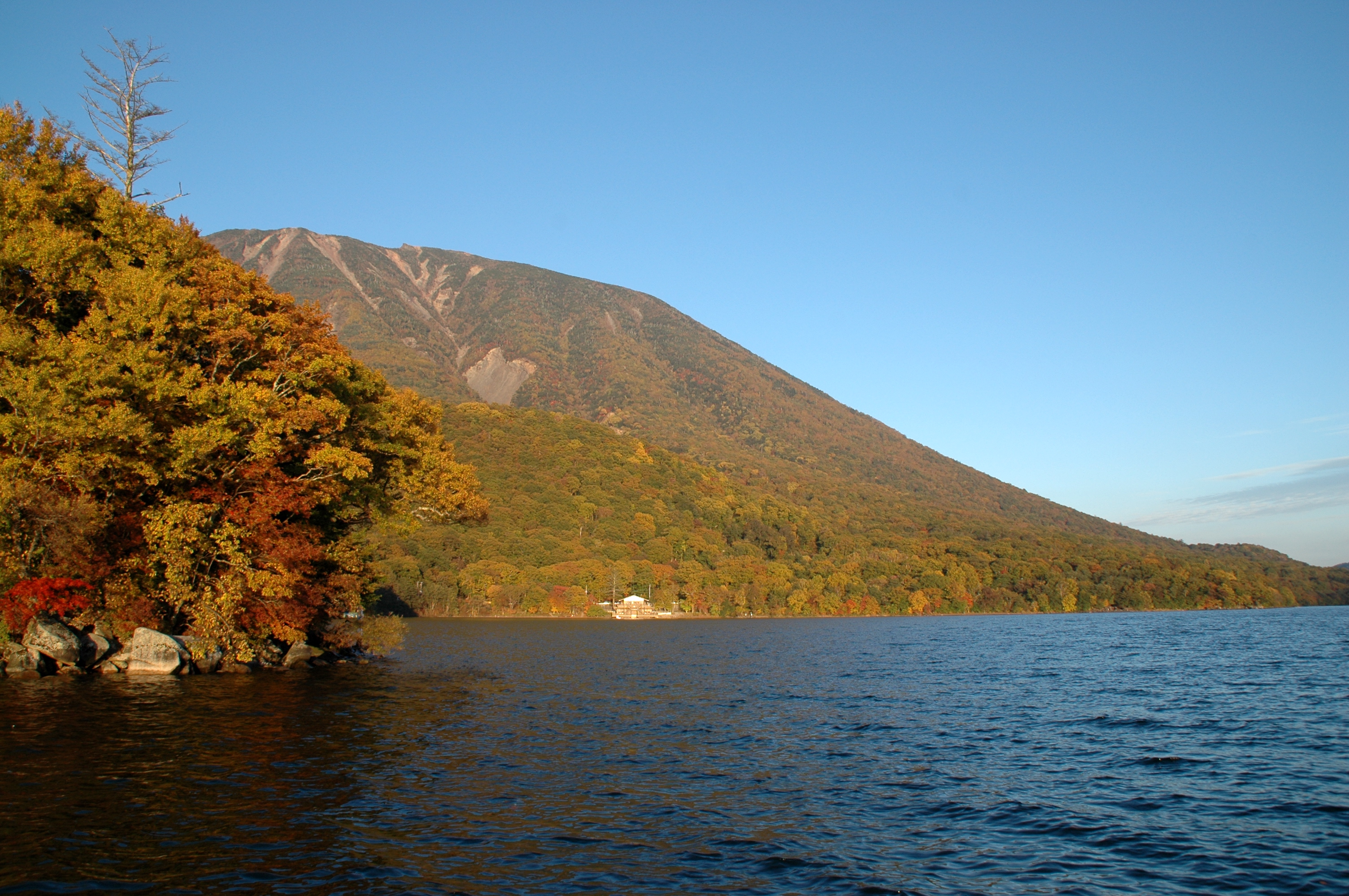 Mount Nantai and Lake Chūzenji.