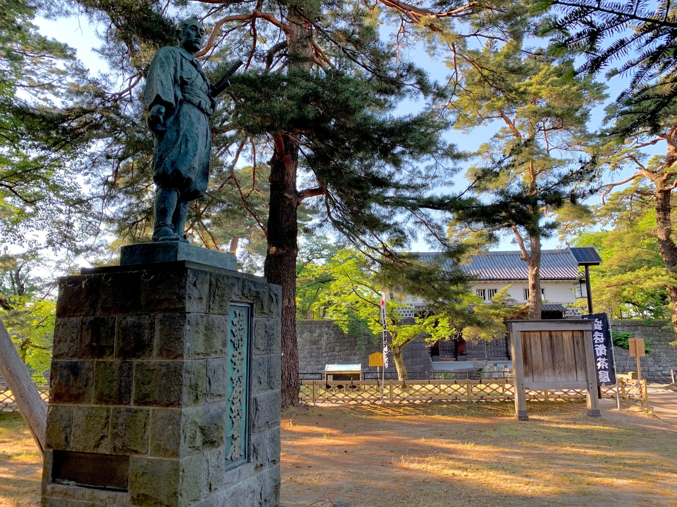 新発田城址公園の堀部安兵衛像（2020年5月）