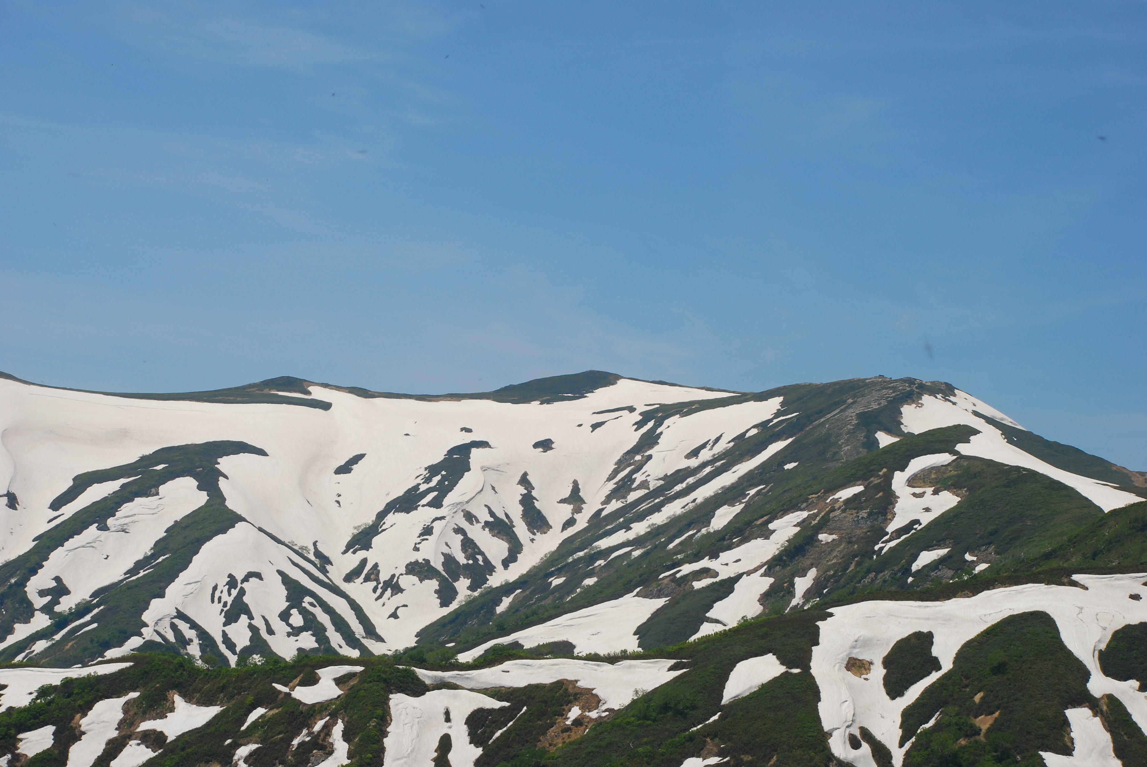 Mount Iide seen from the SSE. Summit in the center.