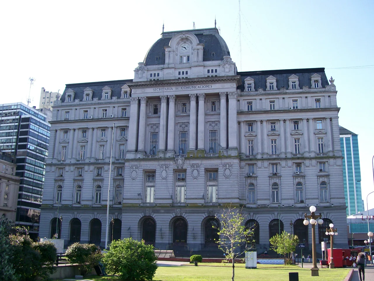 This is a photo of an Argentine monument identified by the ID