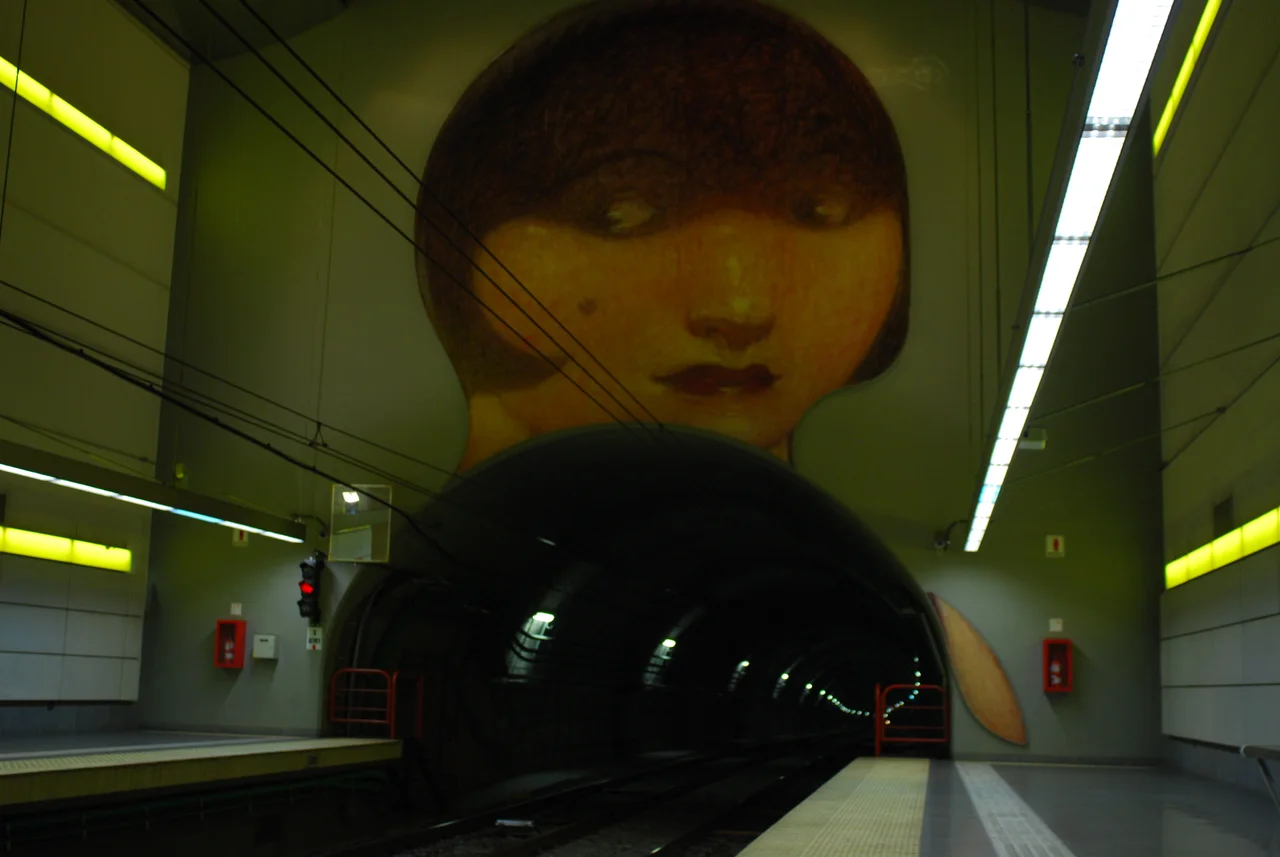 Línea H de subtes en Buenos Aires, mural sobre el túnel en la estación Venezuela (Argentina, noviembre 2008).jpg