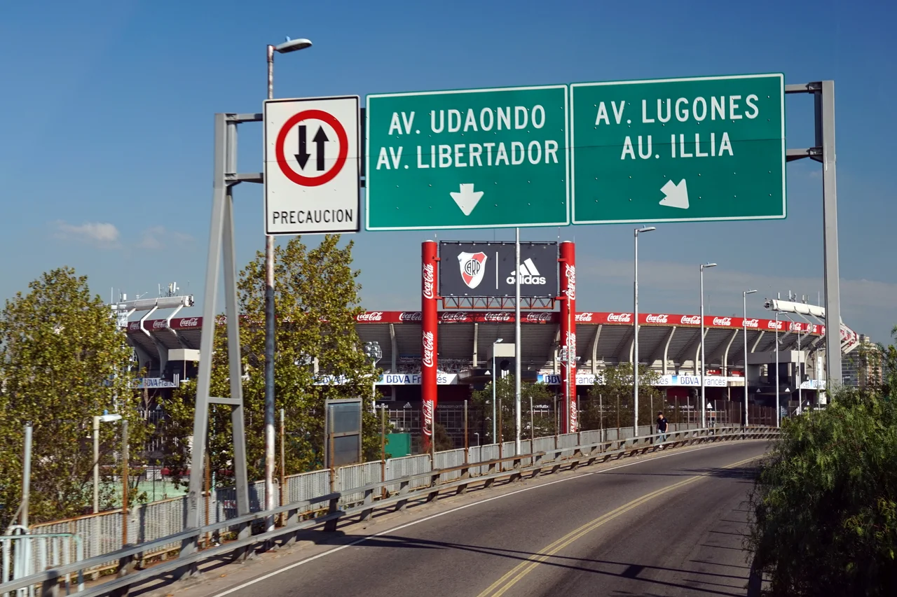 Panoramic view of the Estadio Monumental Antonio Vespucio Liberti of River Plate. River Plate steps out onto the field. River Plate defeated Independiente 3-0.
