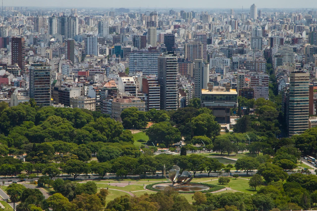 A partial aerial view of the Recoleta section (foreground) of Buenos Aires.

Photo: Fernanda LeMarie - Cancillería del Ecuador.