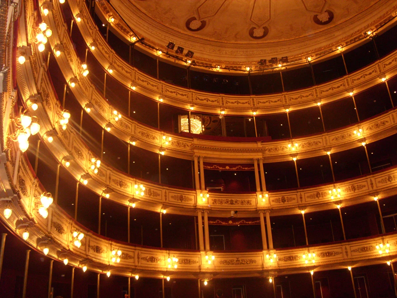 Imagen del interior del Teatro Solís (Montevideo, Uruguay)