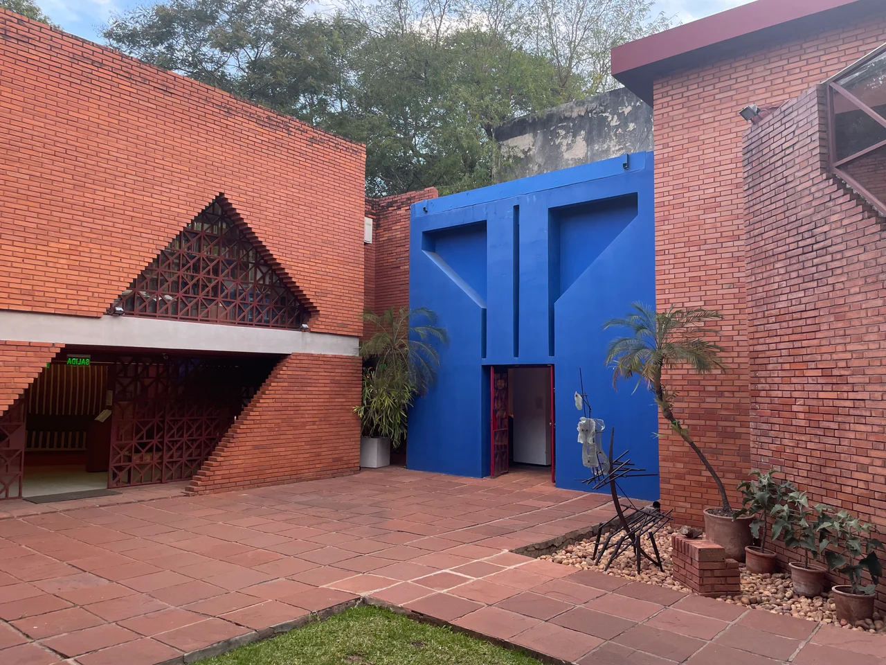 Museo del Barro interior courtyard in September 2025