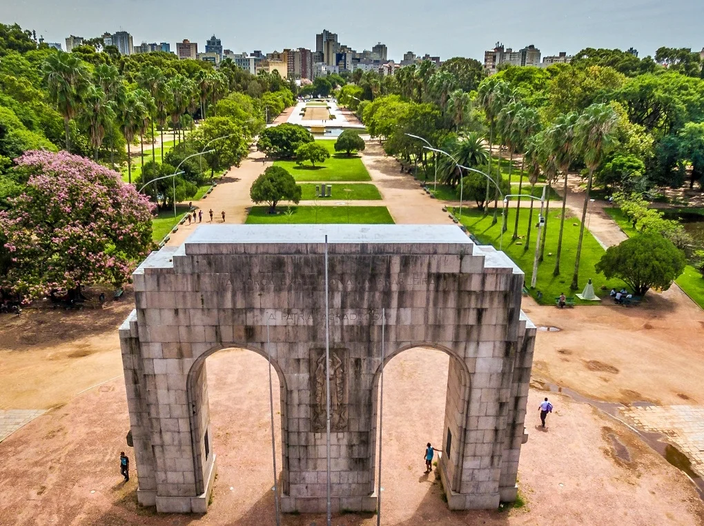 Foto aérea FLYTRI do arco do triunfo parque Farroupilha