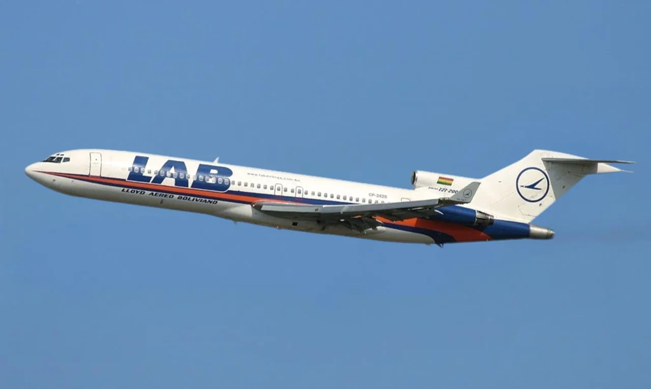 A Lloyd Aéreo Boliviano Boeing 727-259 at Jorge Wilstermann International Airport, Cochabamba