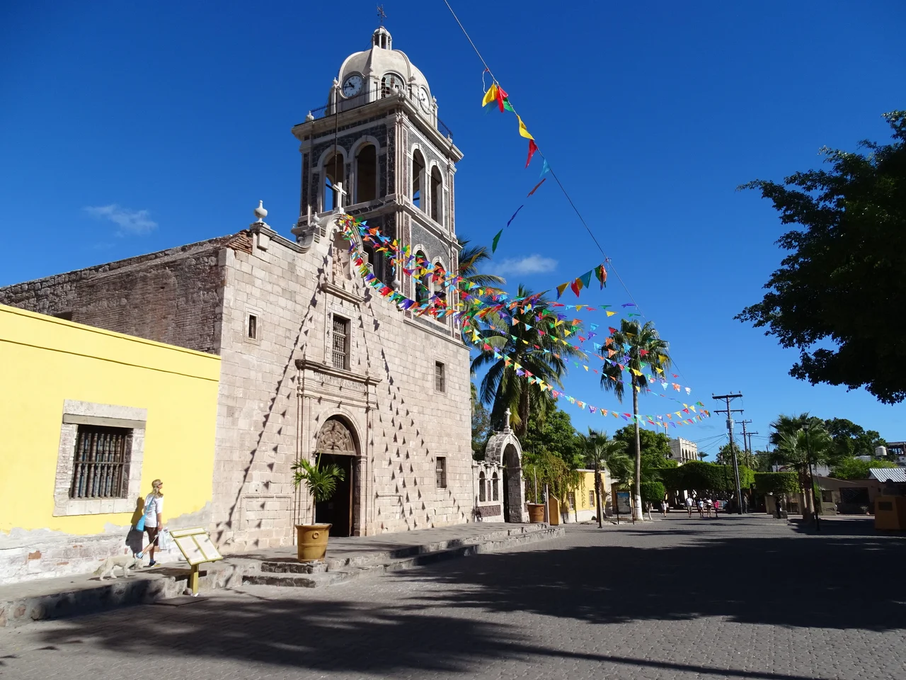 This is a photo of a monument in Mexico, identified by ID
