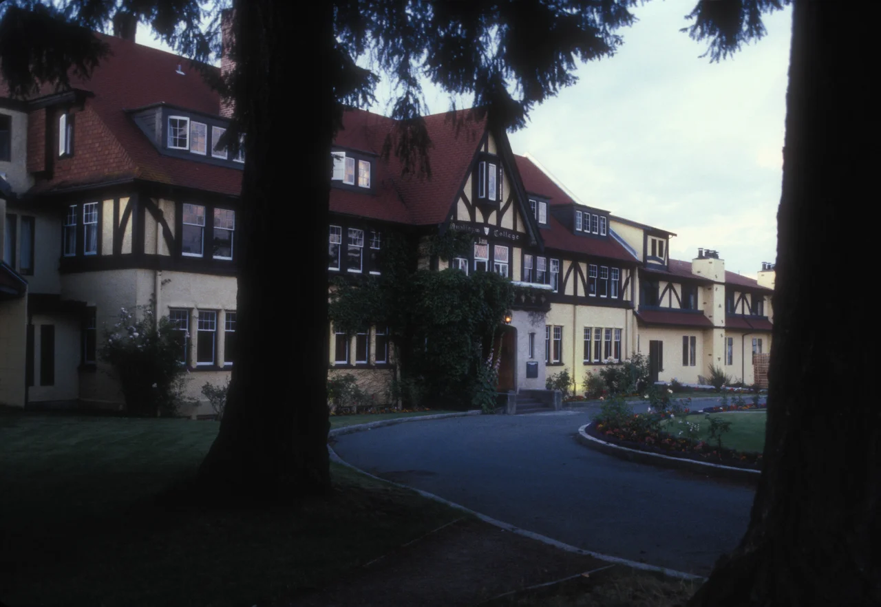 THE QUALICUM COLLEGE, WAS ESTABLISHED IN 1935 BY ROBERT IVAN KNIGHT. THE SCHOOL GREW THROUGH THE 1960S, BUT ATTENDANCE DIMINISHED, AND IT CLOSED IN 1970.IT BECAME A MOTEL IN QUALICUM BEACH UNTIL 2007 BUT THAT HAS SINCE CLOSED AND THE STRUCTURE IS NOW EMPTY