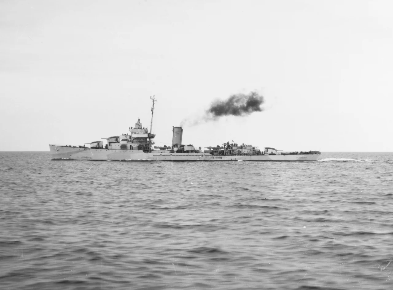 The U.S. Navy destroyer USS Warrington (DD-383) underway in the Las Perlas Archipelago, Panama Canal Zone, 23 April 1943. Note that she is painted in the seldom used Camouflage Measure 16.