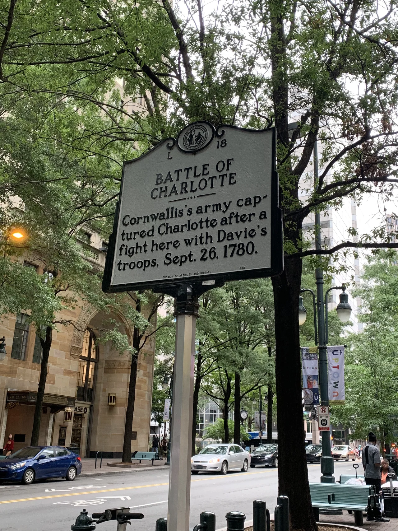 Street plaque dedicated to the Battle of Charlotte. Text on the sign reads the following: "Battle of Charlotte -- Cornwallis's army captured Charlotte after a fight here with Davie's troops, Sept. 26. 1780."