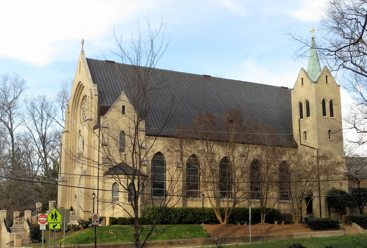 Cropped version of the Cathedral Church of Saint Patrick (Charlotte, North Carolina) - exterior 3