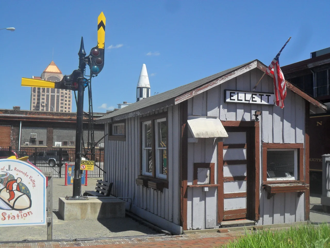Photo of the entrance to the Virginia Museum of Transportation