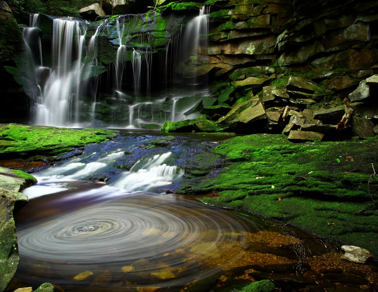 w:Blackwater Falls on the Blackwater River near Davis in w:Tucker County, West Virginia