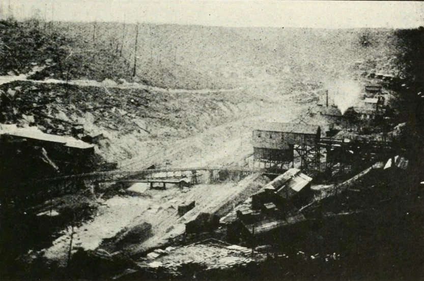 Photograph of the Davis Coal and Coke Company's Coketon Colliery in Coketon, West Virginia