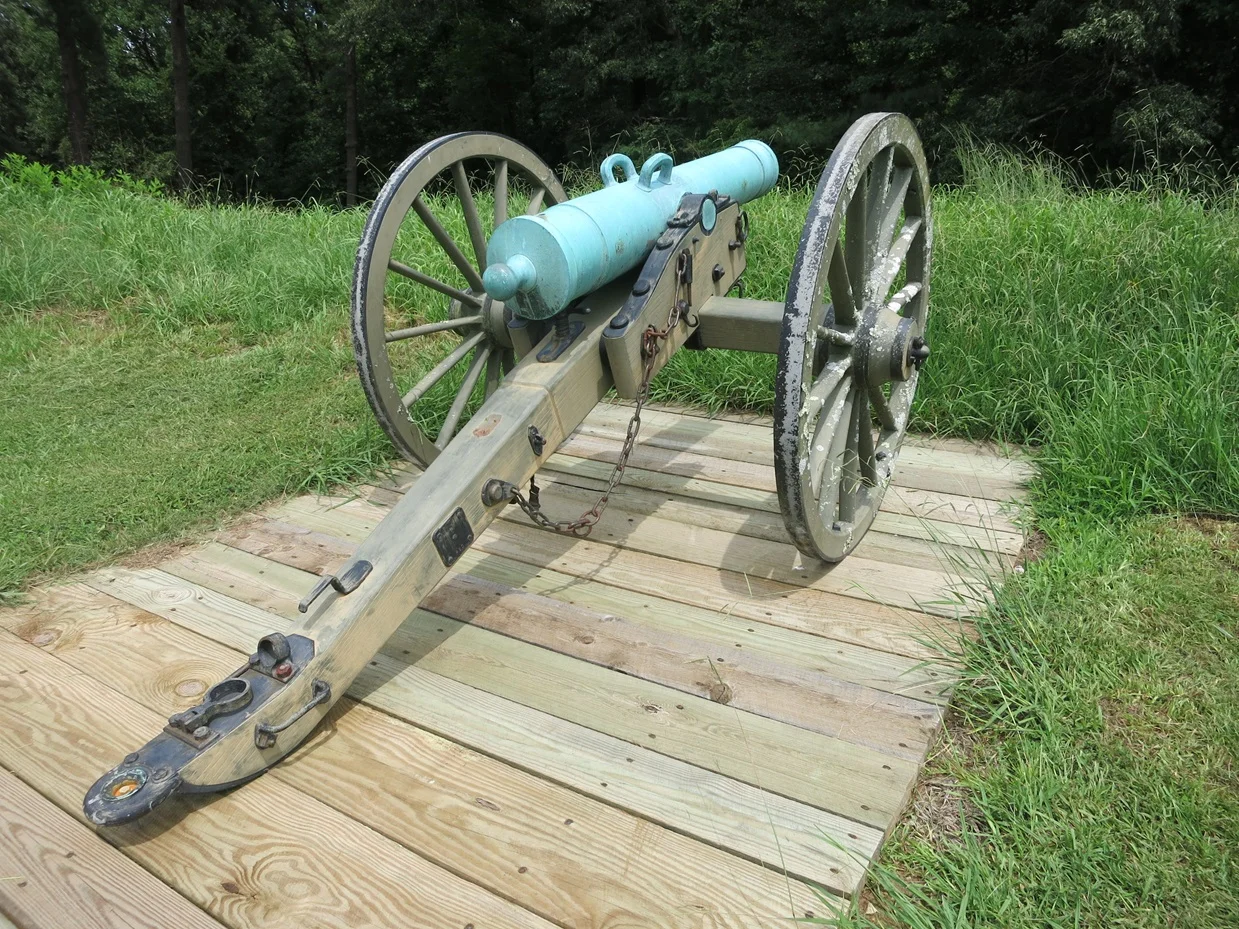 Photo shows M1841 24-pounder Howitzer at Battery 5 in Petersburg National Battlefield.