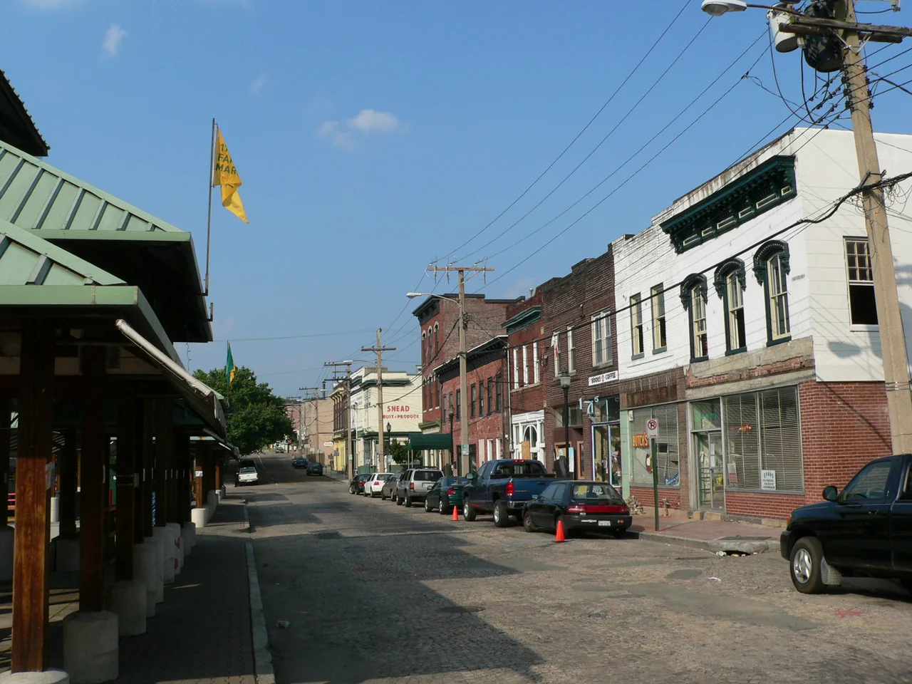 View north on 17th Street at the Farmers' Market, in Shockoe Bottom, Richmond, Virginia.