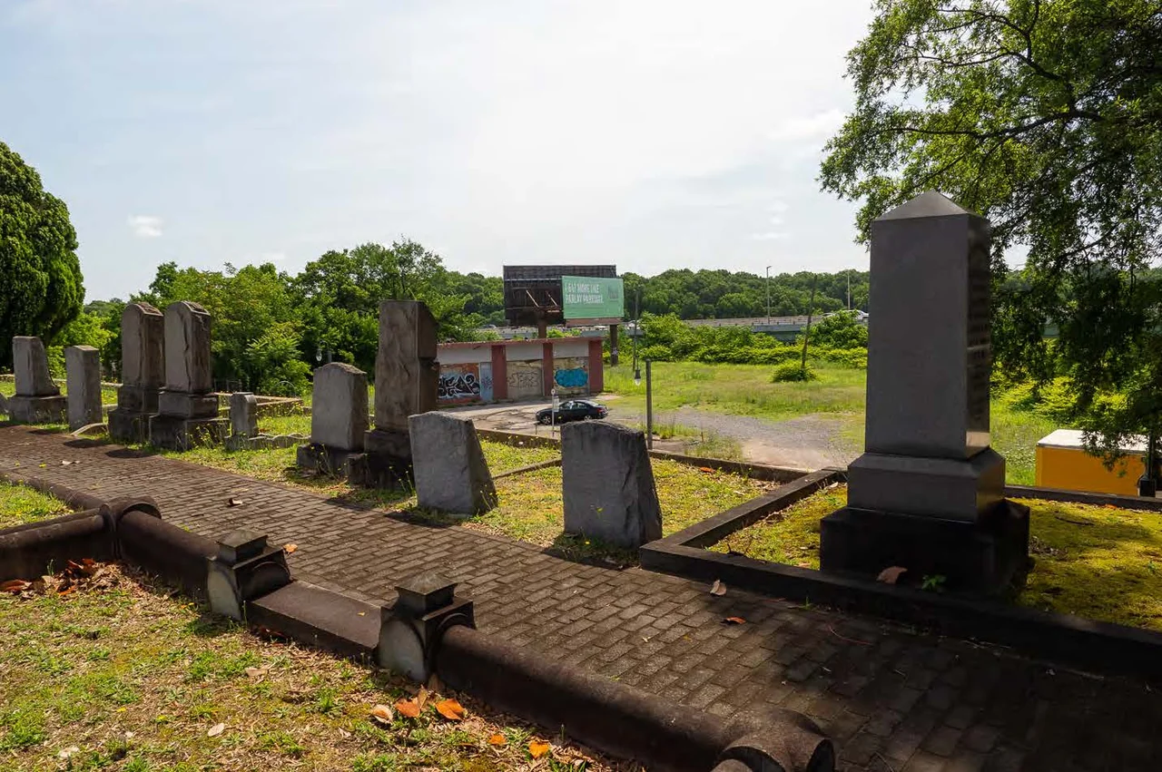 Shockoe Hill Burying Ground Historic District