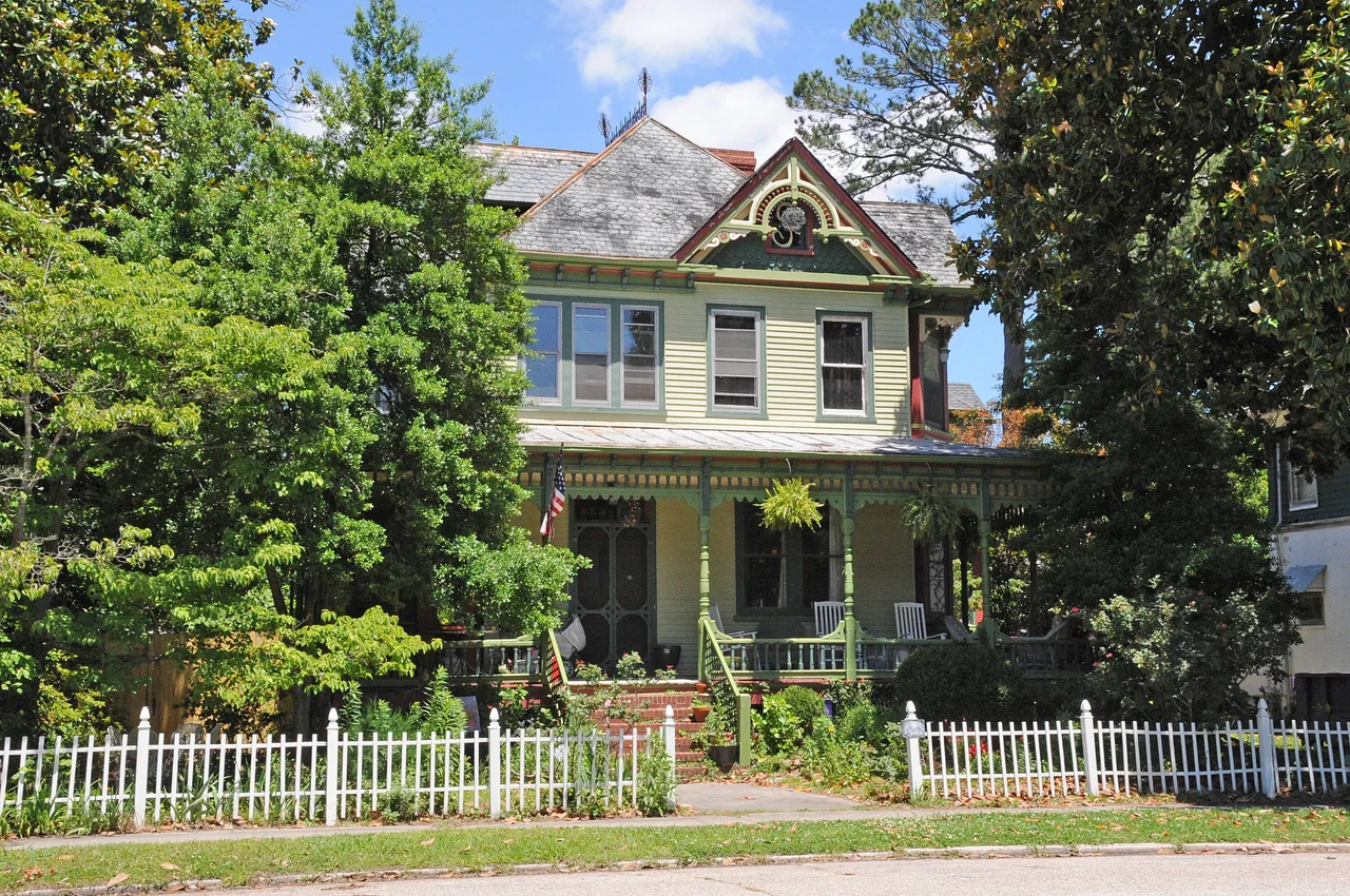 DEVELOPER FRANK DARLING HOUSE BUILT IN 1895 IN A STREETCAR SUBURB OF HAMPTON