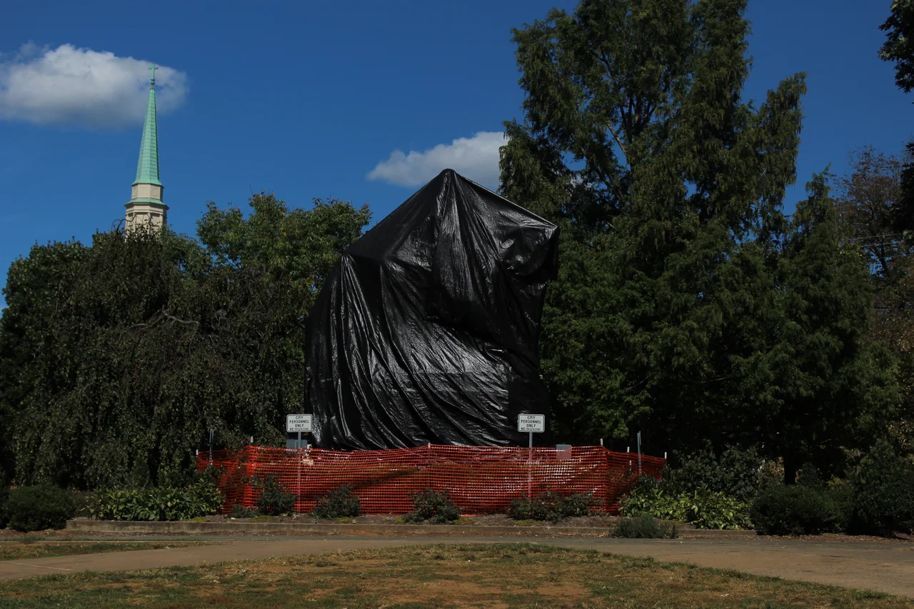 Robert Edward Lee Sculpture