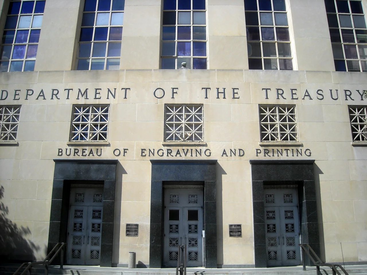 13th Street SW entrance to the Bureau of Engraving and Printing Annex in Washington