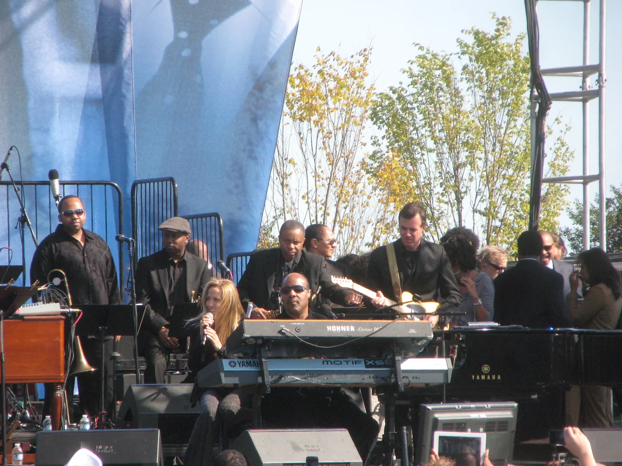 w:Sheryl Crow and w:Stevie Wonder at the October 16, 2011 w:Martin Luther King, Jr. Memorial dedication concert