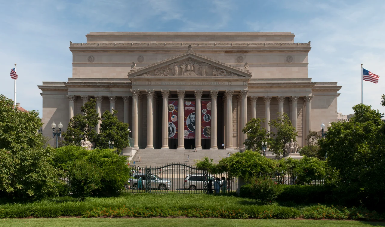 Photograph of the United States National Archives Building, Washington D.C.