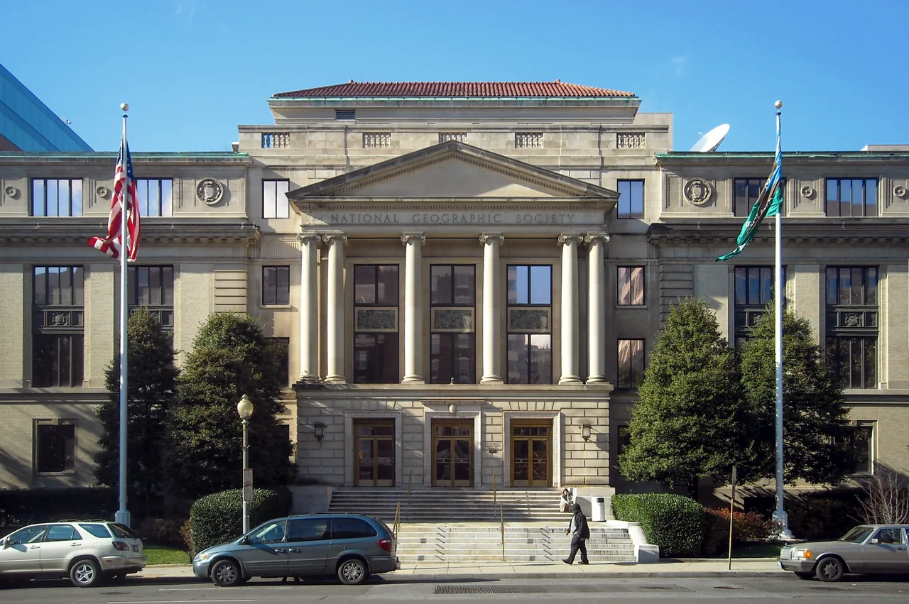 The National Geographic Society headquarters located at 1156 16th Street NW in Washington, D.C. The neoclassical original building, Hubbard Memorial Hall, was constructed in 1902 and designed by Hornblower & Marshall. A Renaissance Revival addition (pictured) designed by Arthur B. Heaton was built in 1913. Heaton also designed the adjoining neoclassical administrative building that was completed in 1932. Both buildings are contributing properties to the Sixteenth Street Historic District.