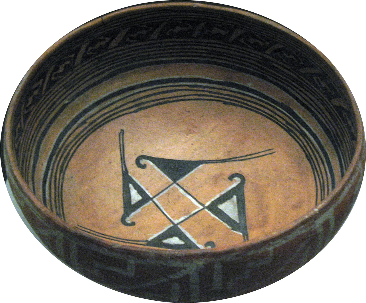 Ancestral Hopi bowl; clay, paint — Homol´ovi, Arizona; 1300s CE.
National Museum of the American Indian, New York.