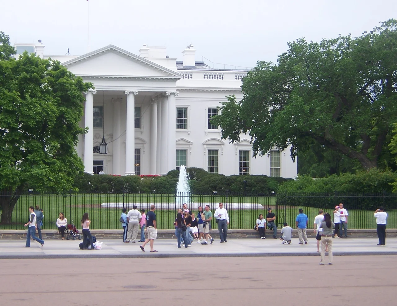 Some tourists in front of the north side of the white house