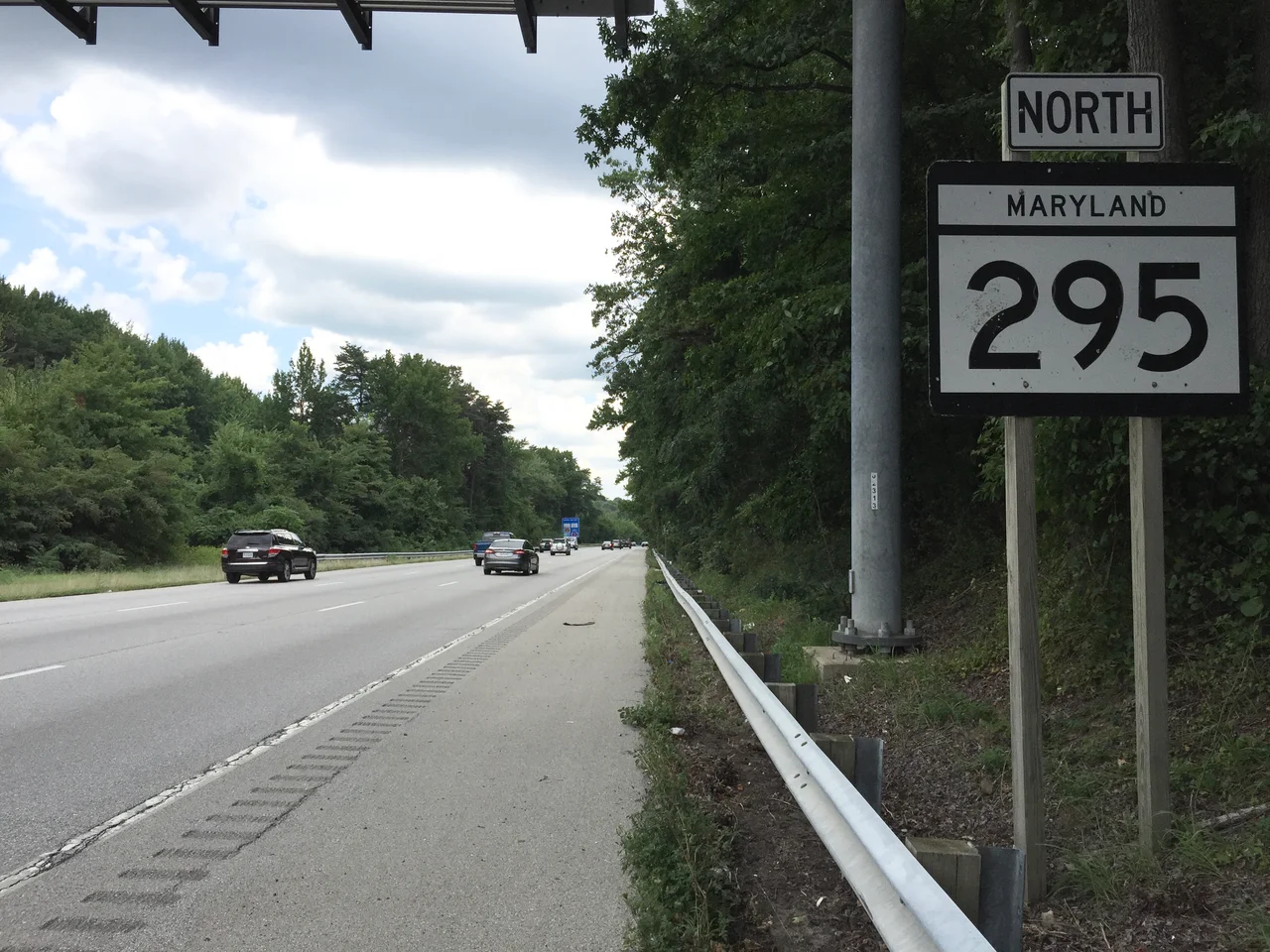 View north along Maryland State Route 295 (Baltimore-Washington Parkway) just north of Maryland State Route 175 (Jessup Road) in Severn, Anne Arundel County, Maryland