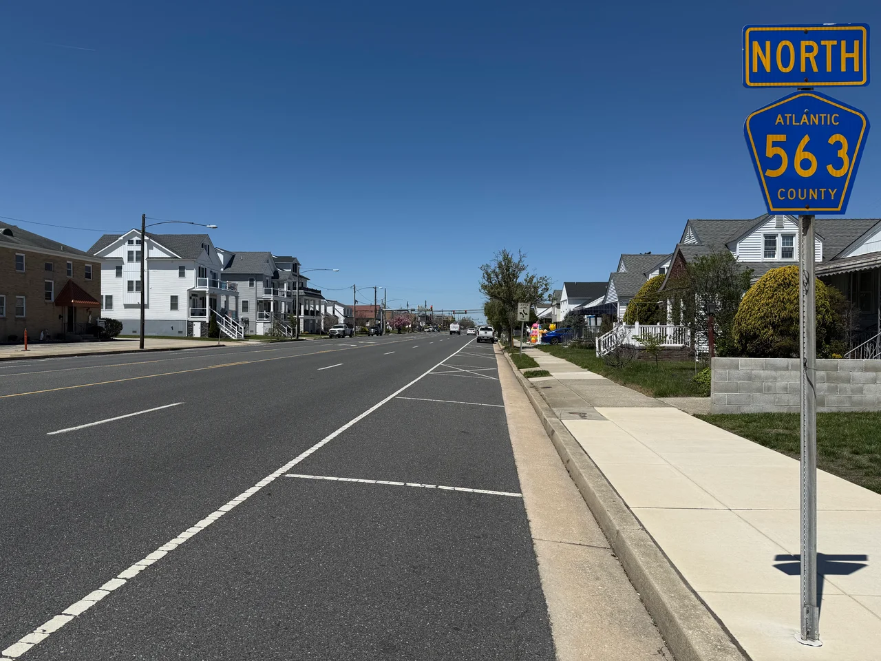 View north along Atlantic County Route 563 (Jerome Avenue) just north of Atlantic County Route 629 (Ventnor Avenue) in Margate City, Atlantic County, New Jersey