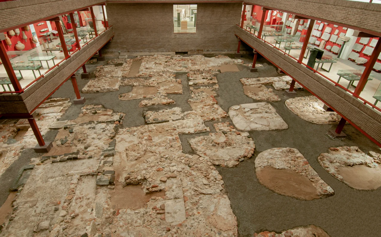 Necrópolis paleocristiana de San Antón. Alrededor se construyó el Museo Arqueológico Municipal de Cartagena, inaugurado en 1982.