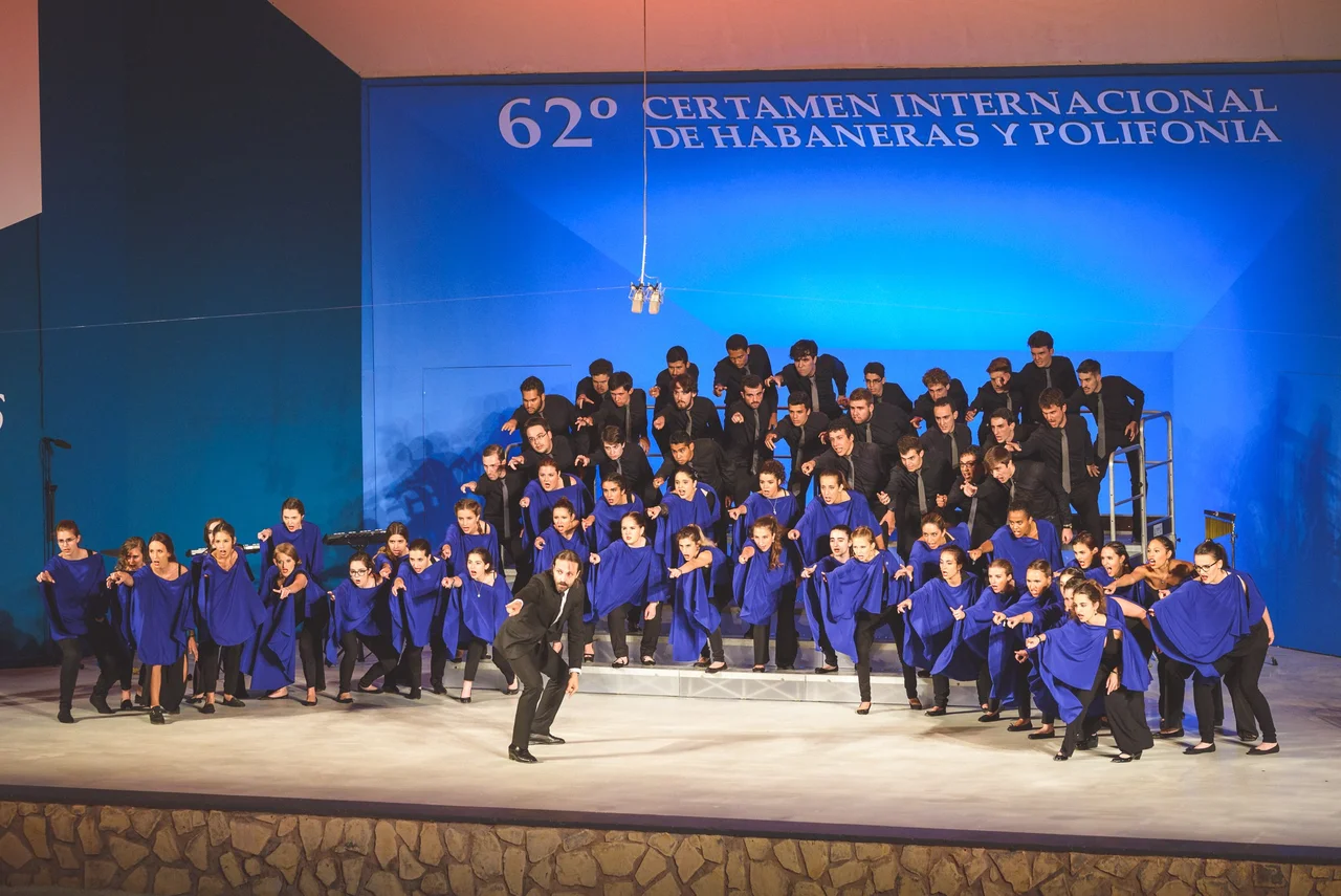 El Coro de Jóvenes de Madrid durante su actuacón en el 38º Certámen Internacional de Habaneras y Polifonía de Torrevieja