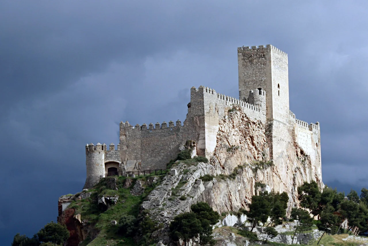 Almansa Castle on the hill of Aguila