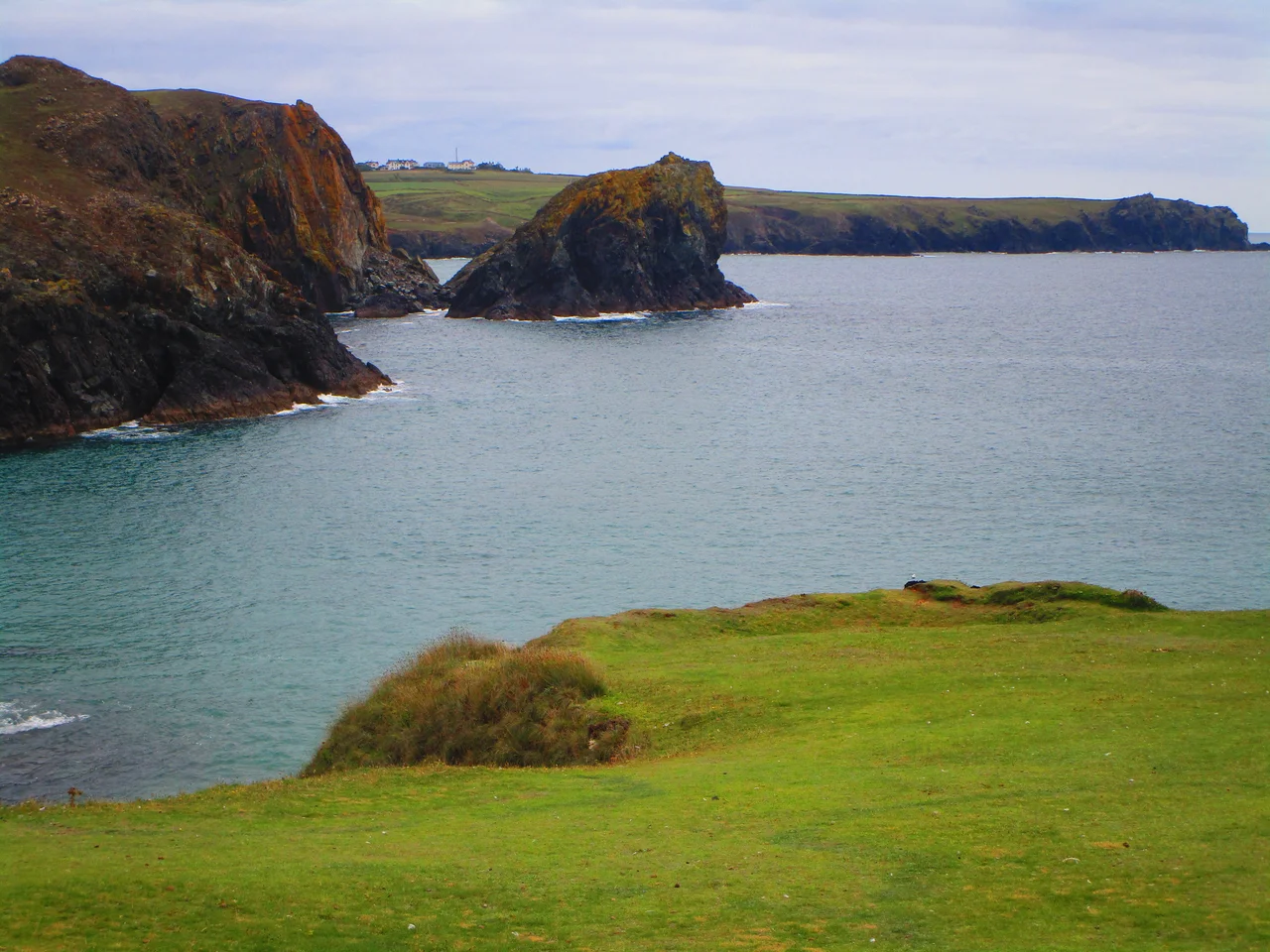 Kynance Cove, 2006. Thom Alsop assures you that the photo belongs to the uploader. He is happy for you to use the photo for your own purposes.