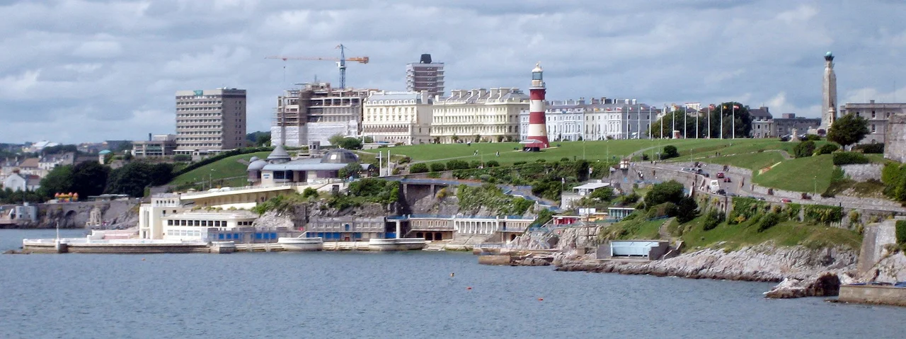 Plymouth Hoe from Mount Batten. A cropped and enhanced version of file from en.wikipedia.org