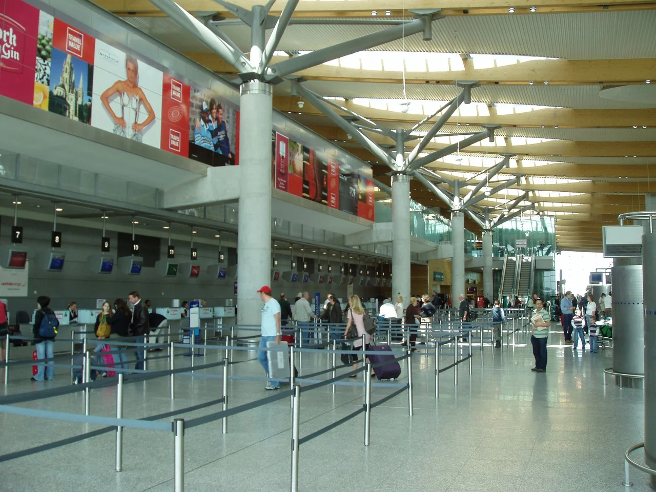 Check-in hall. Jura gray-blue. Irland. Cork Airport.