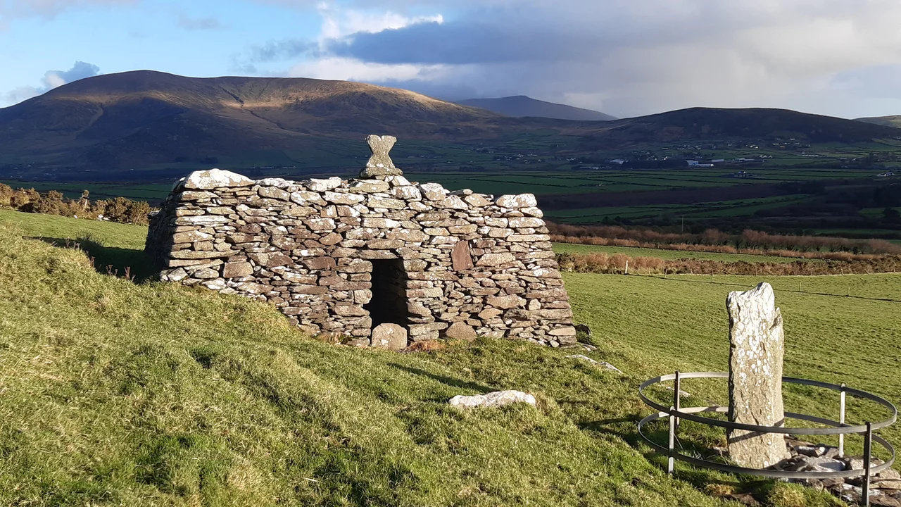 medieval oratory, ogham stone, souterrain and holy well on the Dingle peninsula