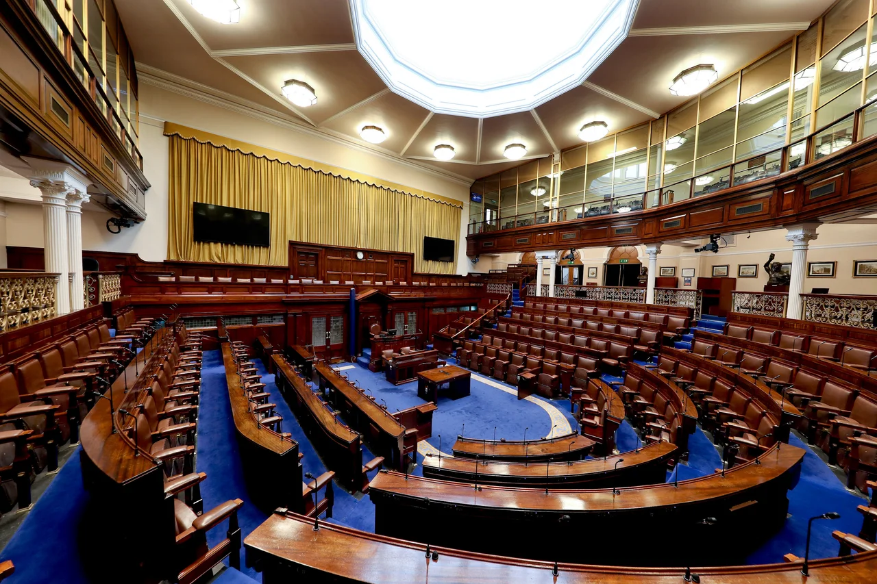Image of the Dáil Chamber empty