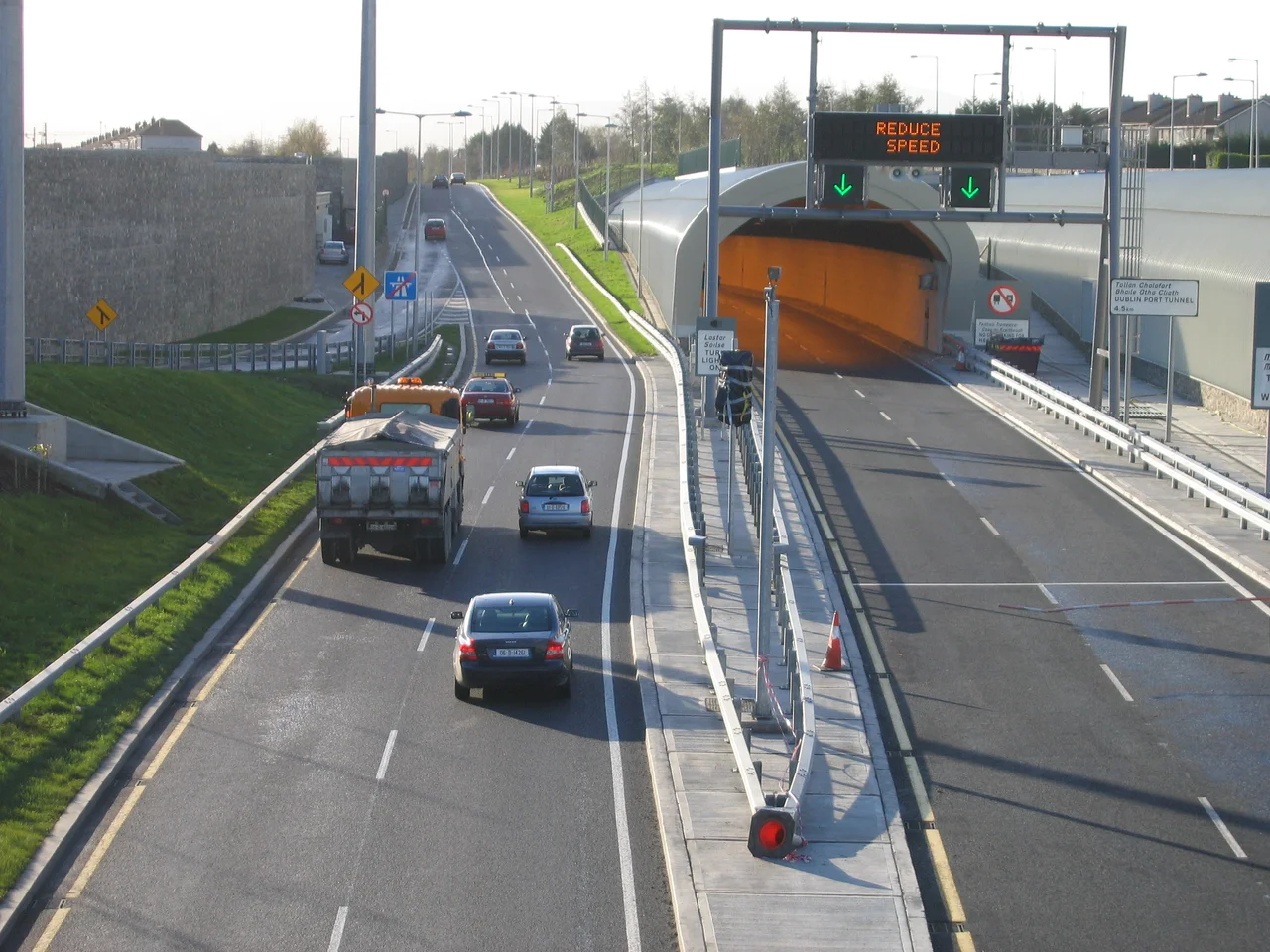 en:M50 Port Tunnel entrance southbound, en:Dublin, en:Republic of Ireland.