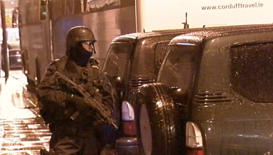 A member of the Garda Emergency Response Unit on patrol in Dublin after a spate of gangland killings (Seen holding an IMI Uzi, no longer in-service).