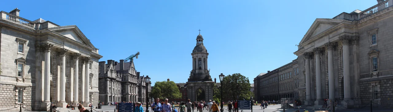 Eso es lo que parece querer decirnos George Salmon a la entrada del campus del Trinity College en Dublin. No me extraña que lo advierta, ya que Dublin tiene una enorme cantidad de atractivos pubs que suponen una tentación continua para un estudiante.