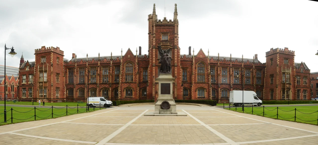 Een gebouw van de Queen's University Belfast.