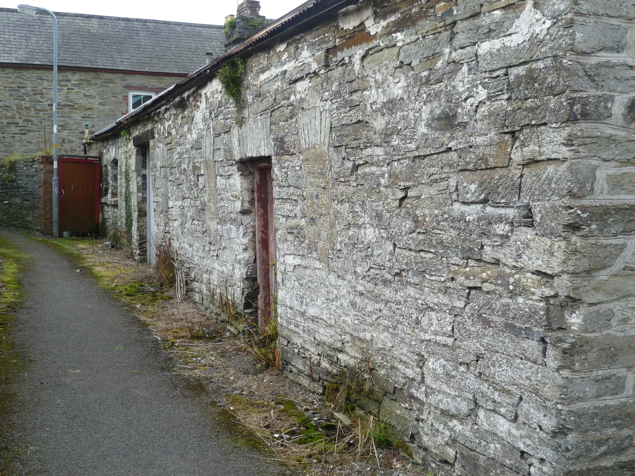 An old building in Cilgerran, north Pembrokeshire, possibly once a dwelling (note the blocked-up windows) and latterly used for storage or livestock. Date unknown. It is almost certainly built from stone quarried in the Teifi gorge - a stone's throw away.