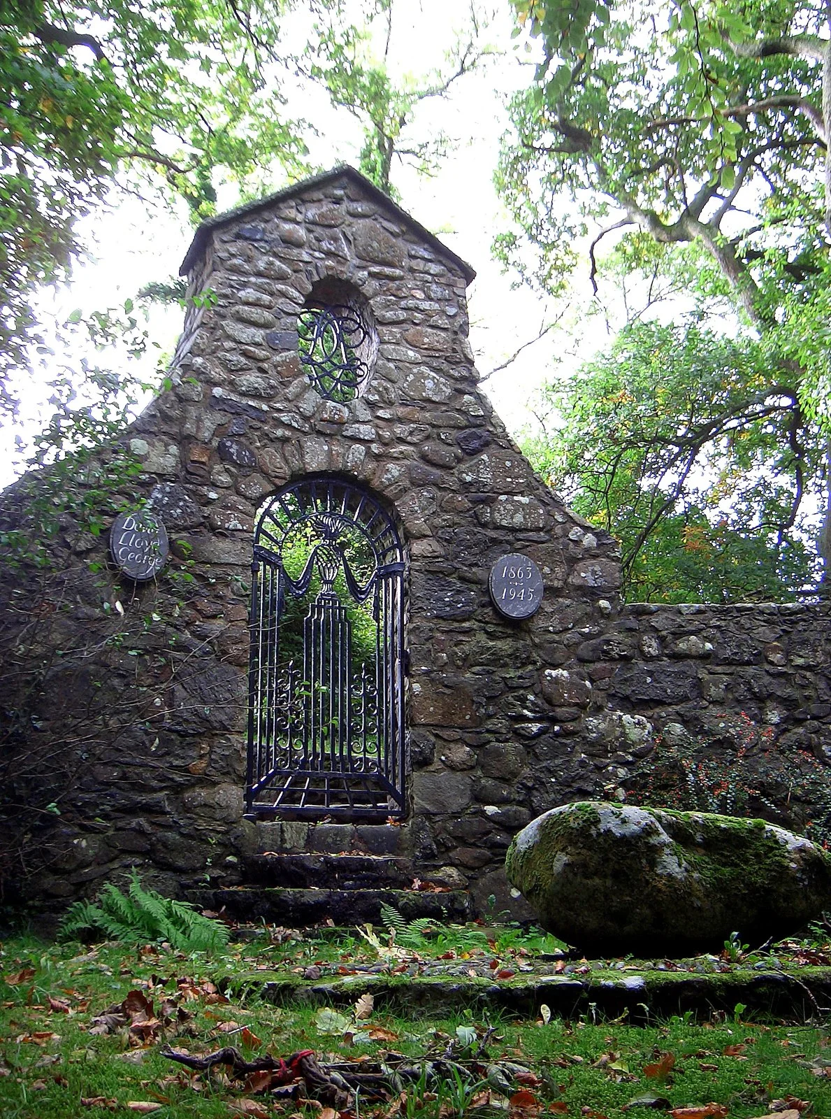 Grave of David Lloyd George, Llanystumdwy, Gwynedd